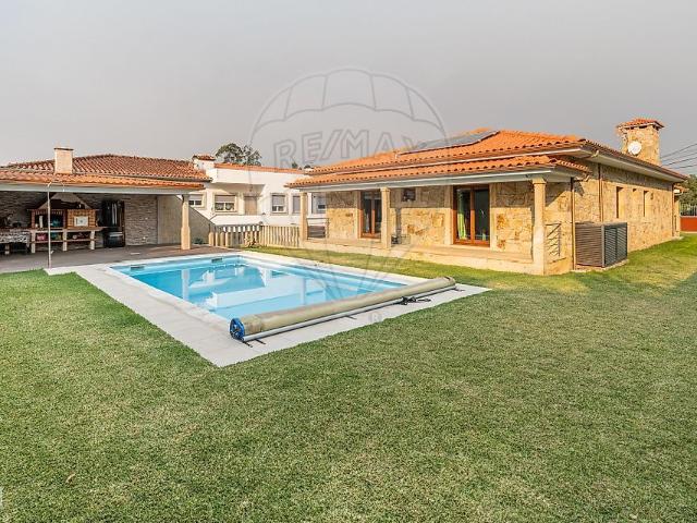 Moradia T4 para venda