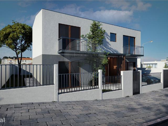 Moradia T4 para venda