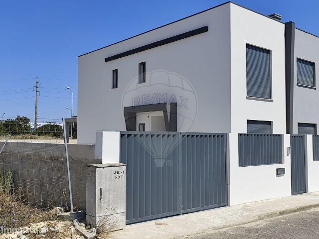 Moradia T4 para venda