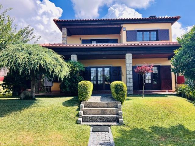 Moradia T4 para venda em Santa Marta de Portuzelo, Viana do Castelo
