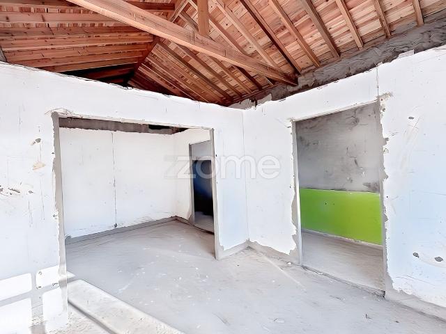 Moradia T4, Possibilidade de diviso em 3 Apartamentos, Vila do Porto