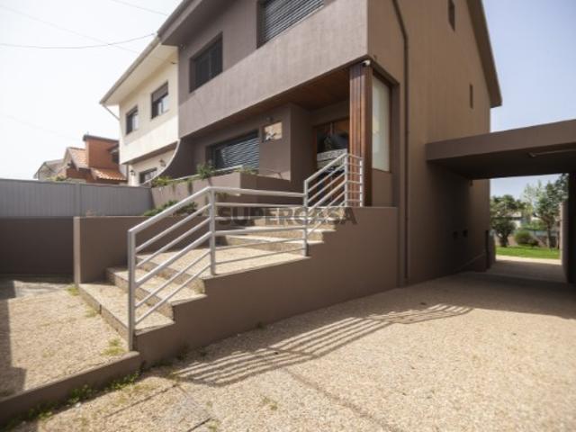 Moradia T4 Praia de Miramar