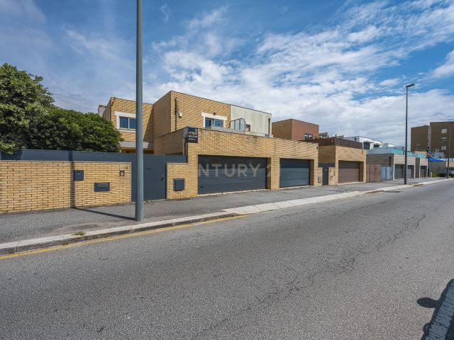 Moradia T4 Premium em Lavra – A Dois Passos do Mar
