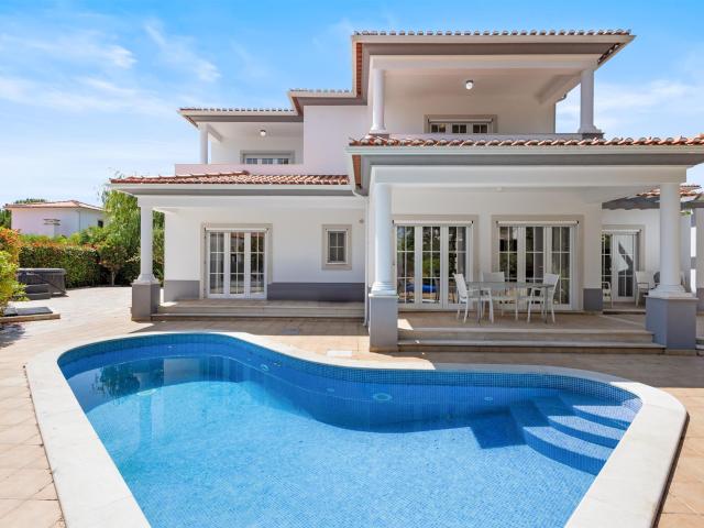 Moradia T4 quartos Piscina e Jacuzzi – Praia D’el Rey 199m² Amoreira