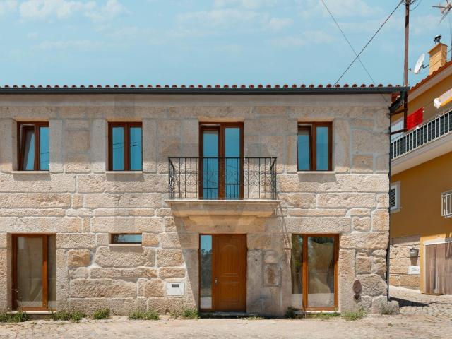 Moradia T4 Rústica em Pedra – A Combinação Perfeita Entre História e Conforto Moderno em Mangualde