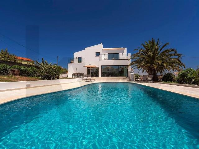 Moradia T4 Renovada na Galé com Vista Mar e Piscina