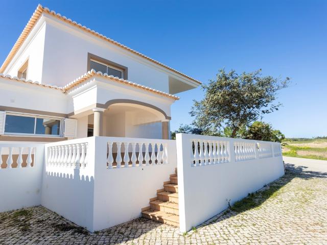 Moradia T4 Renovada com Vista Montanha | Parque da Floresta. 468m² Budens