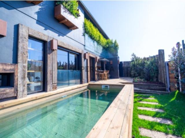Moradia T4 renovada com piscina, jardim e vista mar no Zambujeiro, Cascais