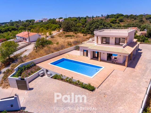 Moradia T4 Renovada | Piscina Aquecida & Vista Mar | Carvoeiro