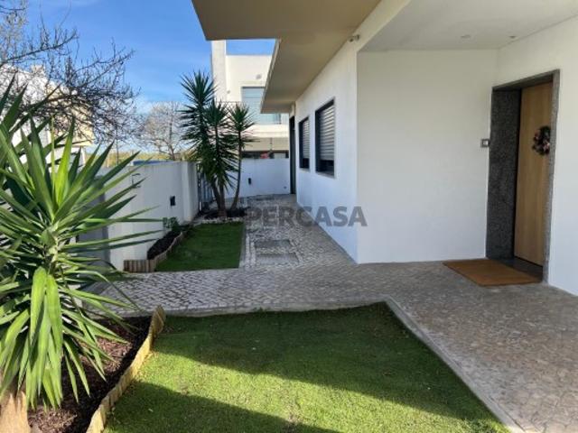 Moradia T4 Santo António da Charneca | Barreiro