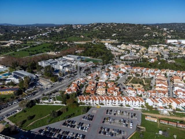 Moradia T4 | Terraços | Garagem | Urbanização Romeirinhas | Loulé