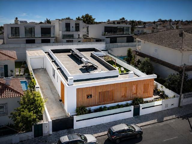 Moradia T4 térrea com piscina e suite master de 32 m², em Belverde