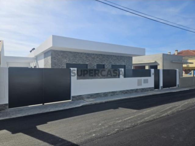 Moradia T4 Térrea de Luxo | Fernão Ferro