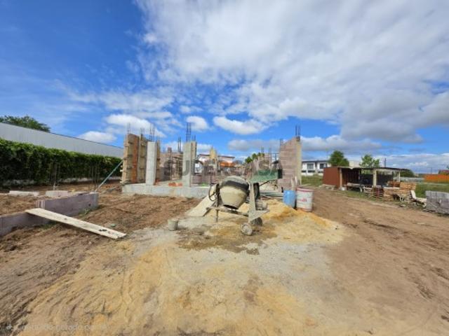 Moradia T4 térrea e moderna localizada em Santa Joana!