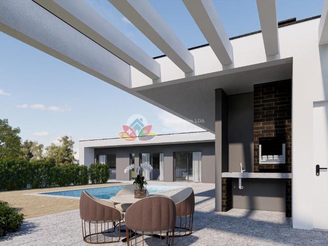 Moradia T4 Térrea e Independente no Nadadouro Viva com Qua. 207m² Nadadouro