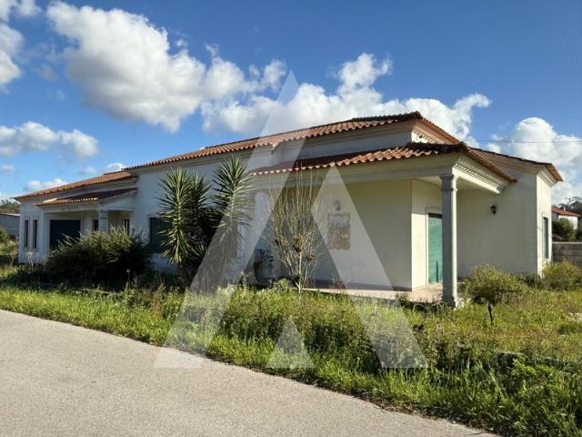 Moradia T4 Térrea em Monte Redondo Leiria