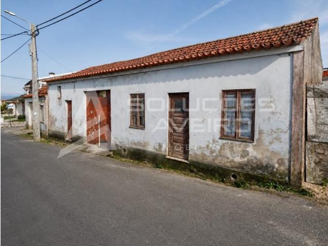 Moradia T4 Típica Gandaresa para Remodelação Excelente Oportunidade em Vagos!