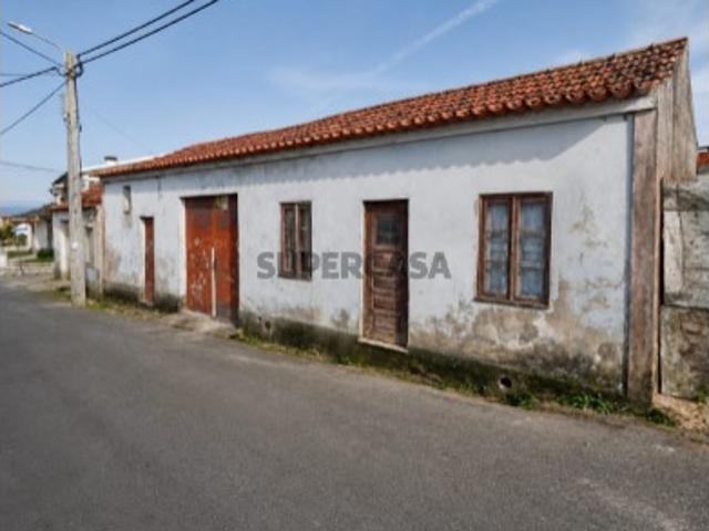 Moradia T4 Típica Gandaresa para Remodelação Excelente Oportunidade em Vagos!