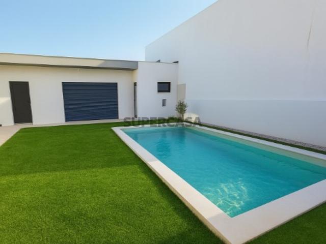 Moradia T4 | Todas em Suite | 2 Pisos | Garagem e Piscina | Vista Serra da Arrábida