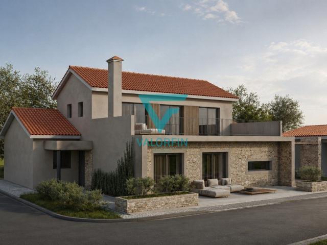 MORADIA T4 Totalmente Remodelada com 7.900 m² de Terreno | Meia Via Entroncamento
