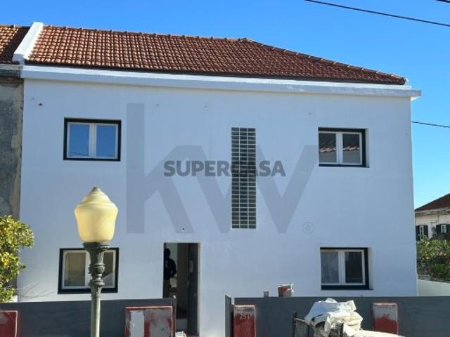 Moradia T4 totalmente renovada 292,8m2 I com espaço exterior I Alto da Ajuda Belém Lisboa