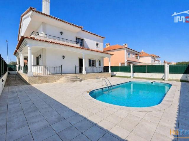Moradia T4 Tradicional com Piscina e Jardim Privado na Atalaia, Montijo a 15 Minutos de Lisboa | 26084063800