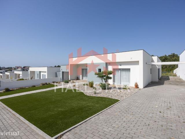 Moradia T4 / Trrea / Cozinha Equipada / 2 Suites / Churrasqueira / Po