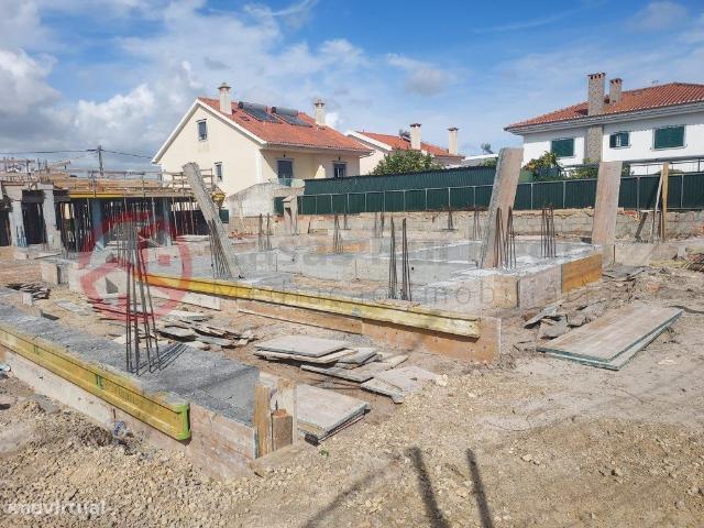 Moradia T4 trrea isolada com piscina, em Ferno Ferro