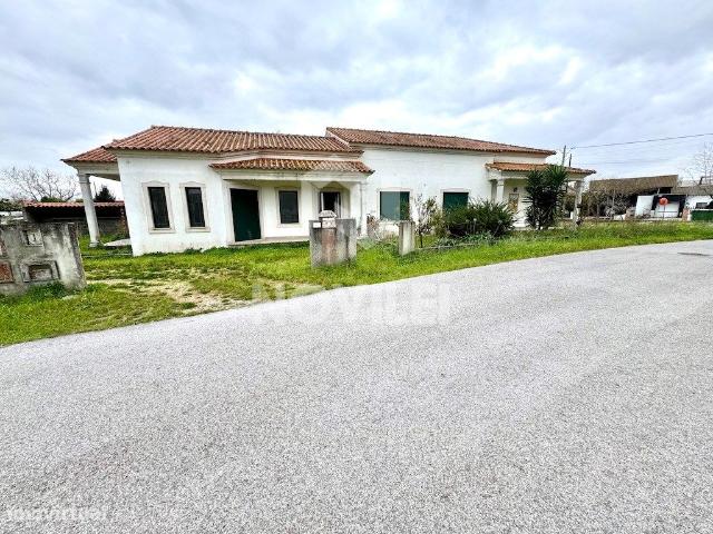 Moradia T4 Trrea, terreno c/ 1120m2 em Monte Redondo