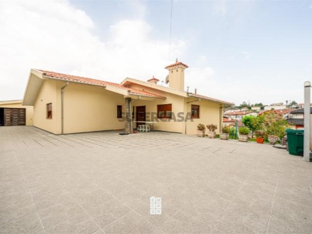 Moradia T4 Venda em Oliveira de Azeméis, Santiago de Riba Ul, Ul, Macinhata da Seixa e Madail,Oliveira de Azeméis
