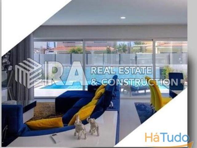 Moradia T4 Venda em Charneca de Caparica e Sobreda,Almada | 26053923363