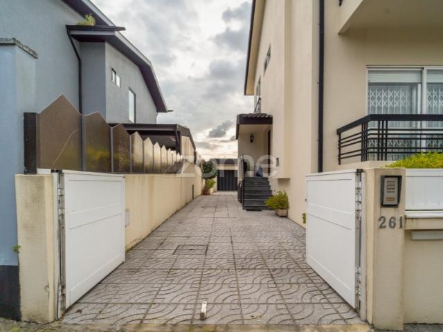 Moradia T4 Vila Nova da Telha