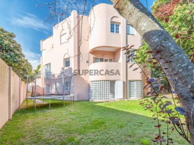 Moradia T4, vista rio, no condomínio Alto de Santo Amaro em Lisboa