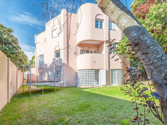 Moradia T4, vista rio, no condomínio Alto de Santo Amaro em Lisboa