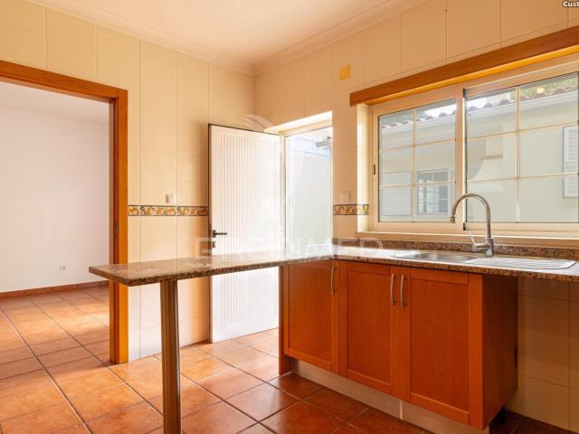 Moradia t4 +1 com anexo urbanização serra grande palmela
