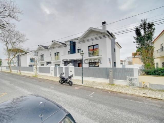 Moradia T4 + 1 com Jardim e Piscina em São Pedro do Estoril