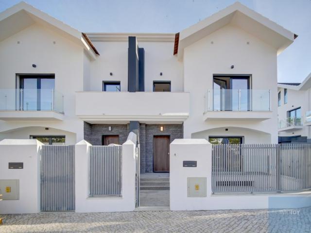 Moradia T4 + 1 com Jardim e Piscina em São Pedro do Estoril