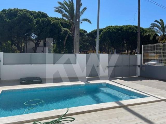 Moradia T4 + 1 com piscina Costa da Caparica