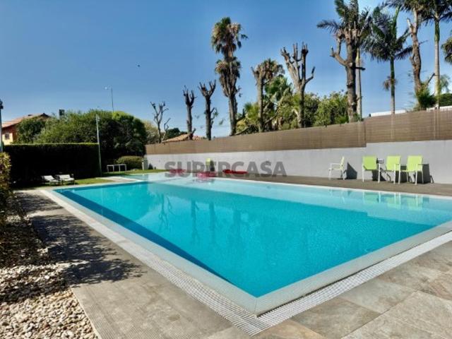Moradia T4 + 1 em Condomínio privado com piscina