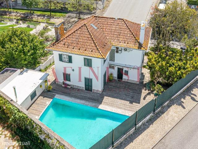 MORADIA T4 +1 EM LINDA A VELHA, AVENIDA BRASIL COM PISCINA E GARAGEM