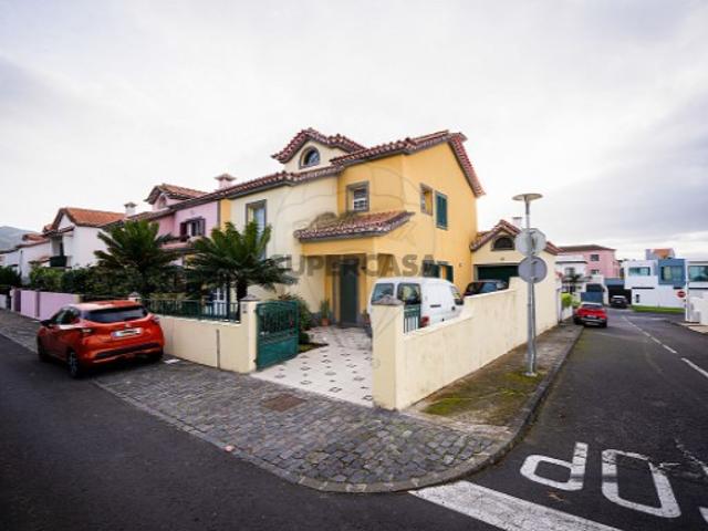 Moradia T4 + 1 | Ribeira Grande