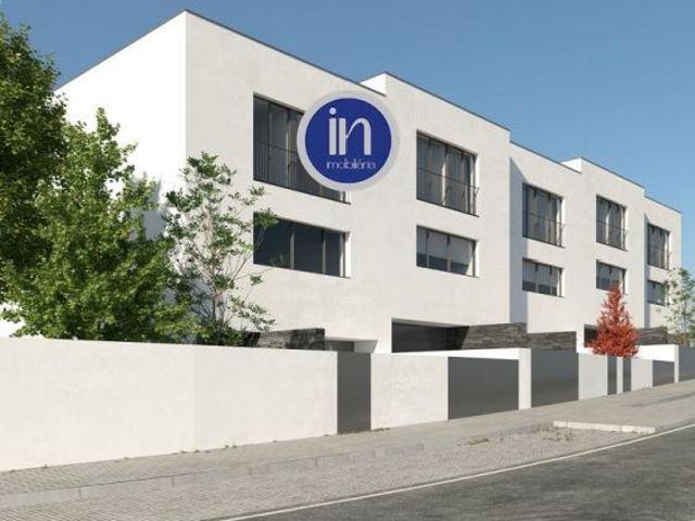 Moradia T4 | 26074059889