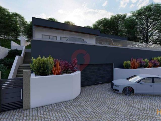 Moradia T4 | 26084076171