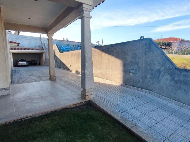 Moradia T4 300m2