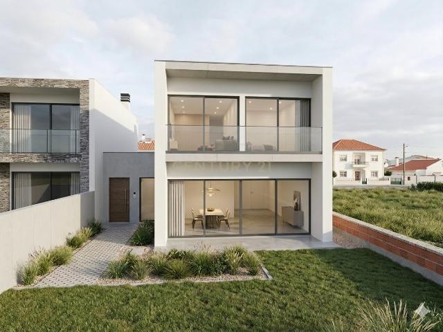 MORADIA T4 3 SUITES A 5 MINUTOS DE SANTA CRUZ