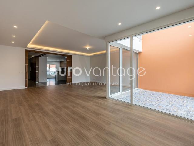 Moradia T4/cidade/Renovada