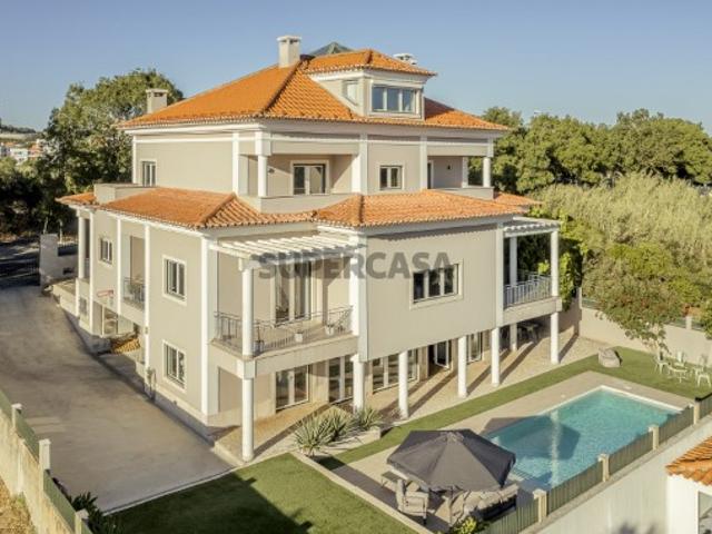 Moradia T5+3 com piscina e garagem, Carnaxide, Oeiras