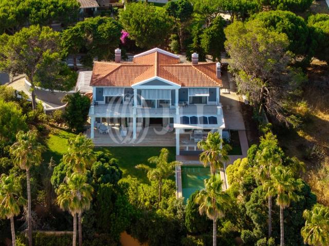 Moradia T5+1 com piscina na Quinta da Marinha Cascais