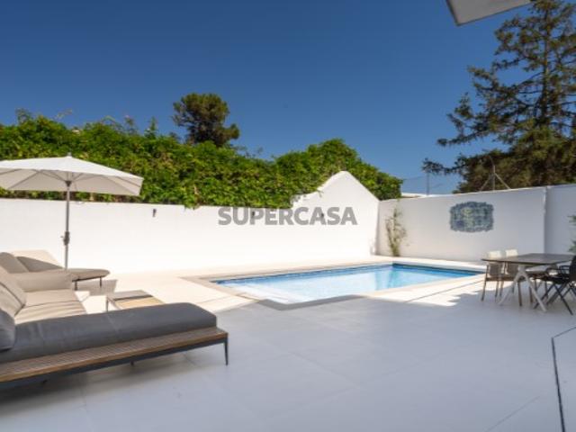 Moradia T5+1 com piscina no centro de Cascais