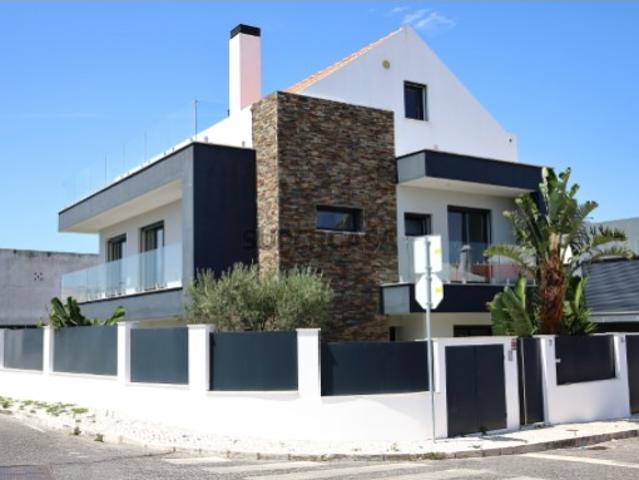 Moradia T5+1 Contemporânea com Piscina | São Domingos de Rana
